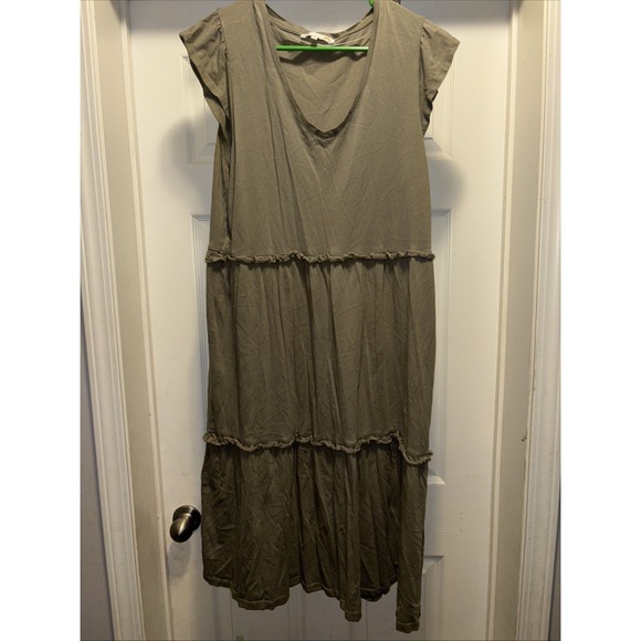 C&C California Dresses & Skirts - C & C California Sage Green Light Green Cap Sleeves Tiered Midi Dress Large